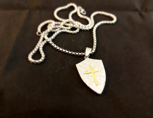 盾牌復古樹皮紋鈦鋼十字架項鍊-鋼