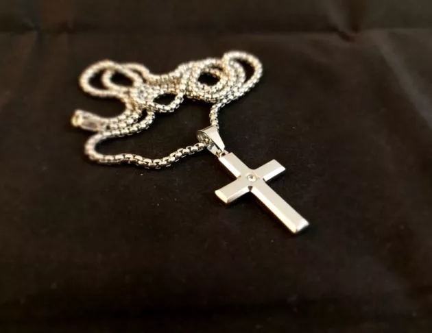 鑲鑽十字架鈦鋼項鍊