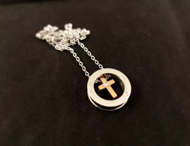 圓圈迷你十字架鑲鑽項鍊-單鑽